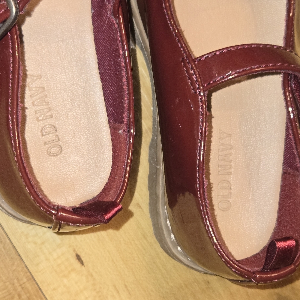 Old Navy Girls Size 9 Chunky Mary Jane Faux Patent Leather Shoes Spicy Burgundy - Picture 4 of 5